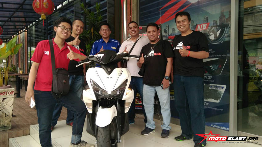 Tinggi Jok Aerox. Begini Riding Position dan Posisi Kaki saat menaiki Aerox 155 bagi