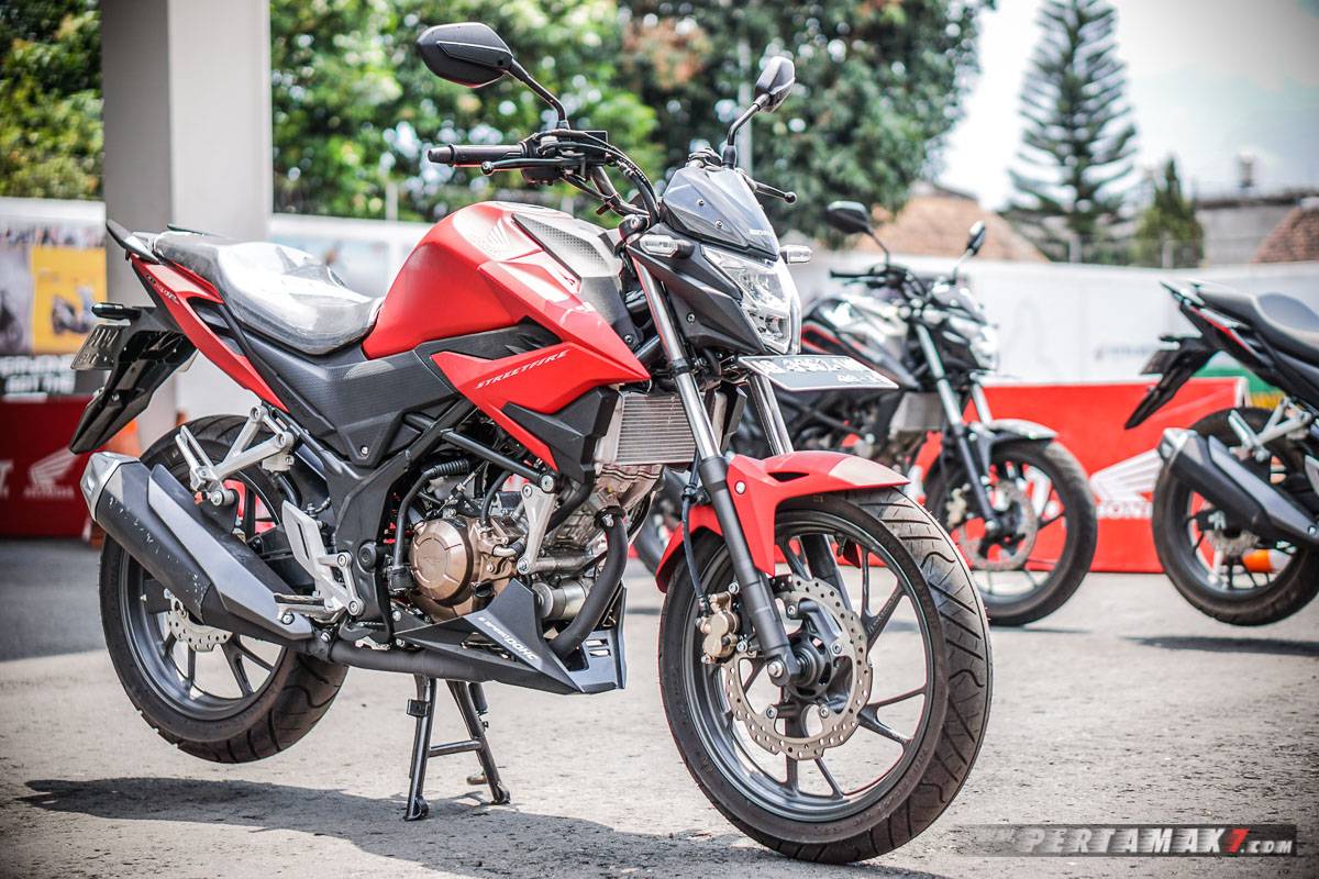 Cb150r 2018 Merah. Bertemu Honda CB150R Merah Doff SE, Fury Red Mat .. Versi