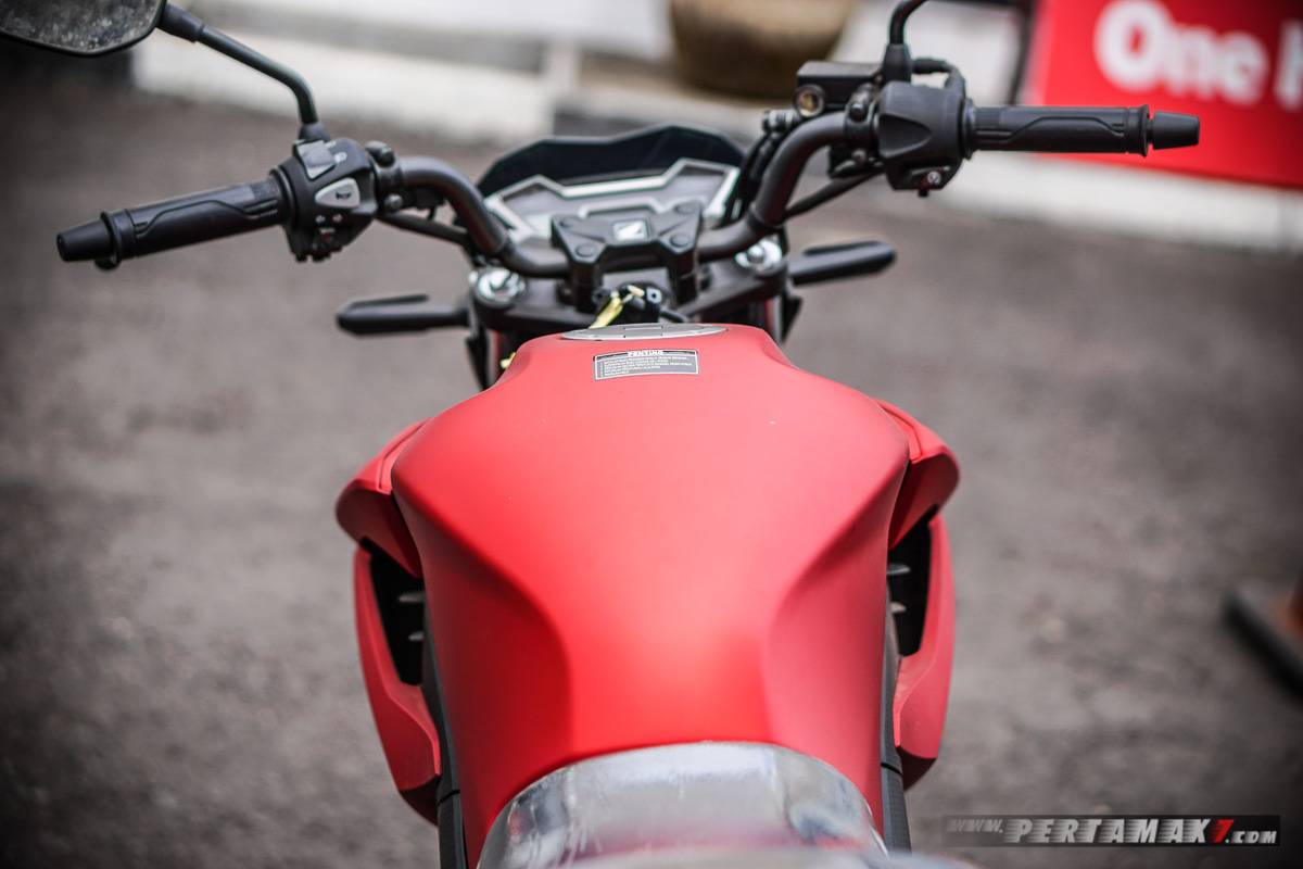 Cb150r 2019 Merah. Bertemu Honda CB150R Merah Doff SE, Fury Red Mat .. Versi