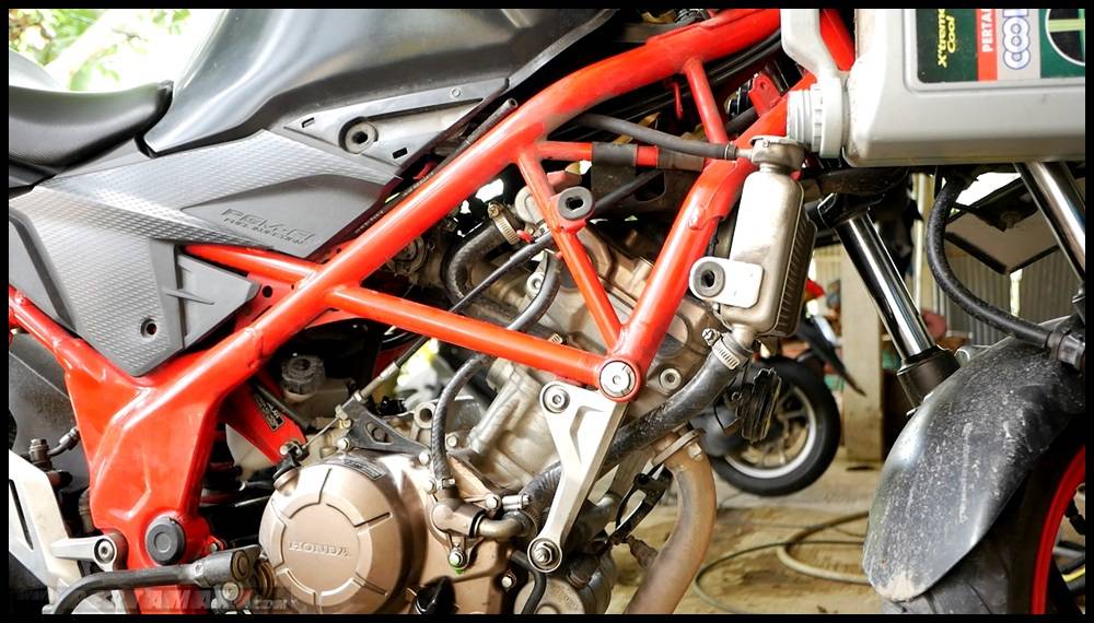 Air Radiator Cbr 150. Cara Ganti Air Radiator Honda CB150R CBR150R Sonic Supra