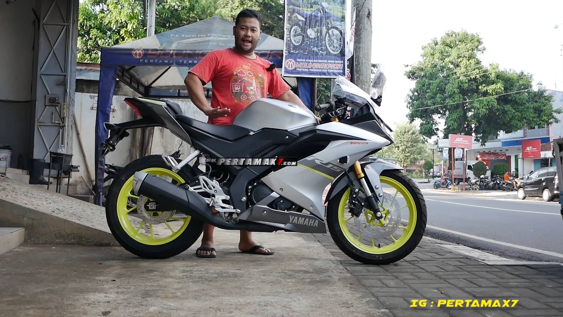 Tinggi R15 V3. Orang Pendek Naik Yamaha R15 V3.0, Tinggi Joknya Mantap