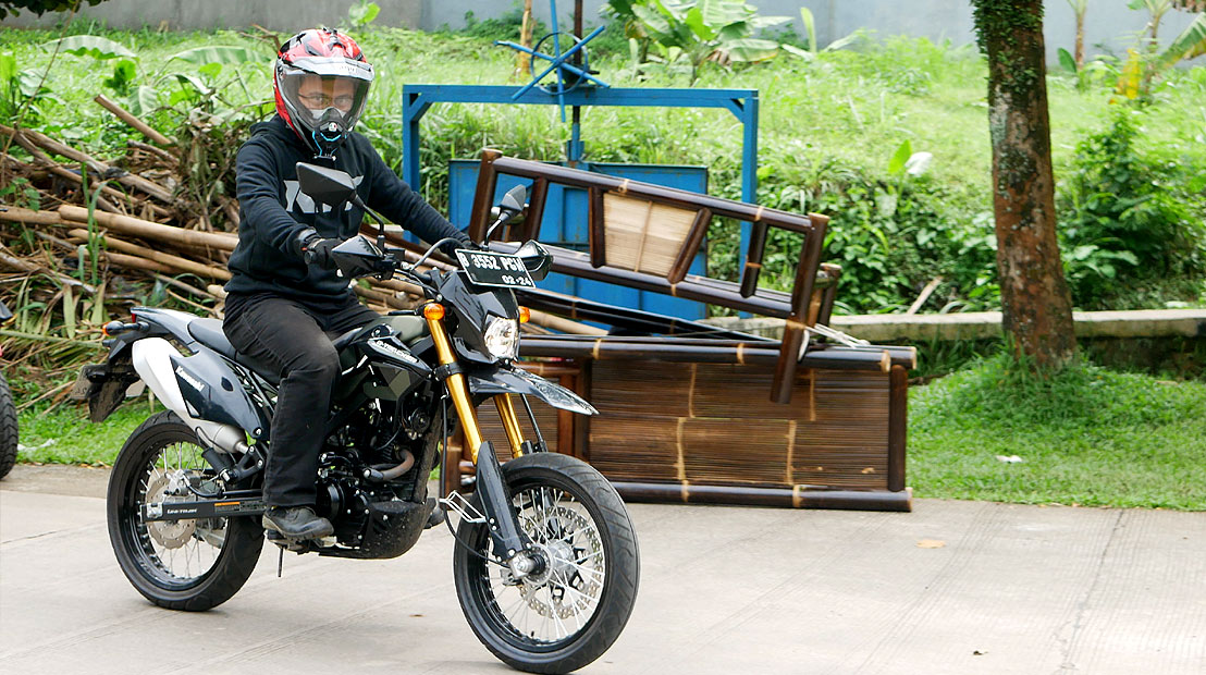 Top Speed D Tracker 150. Review Test-Ride Komuter Kawasaki D-Tracker MY2021 . . . Fun To