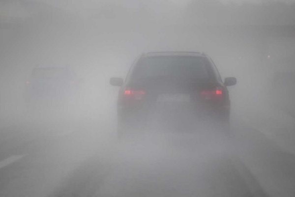 Avanza Keluar Asap Putih. Penyebab Knalpot Mobil Keluar Asap Putih saat Hujan Lebat