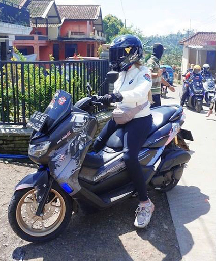 Bandung Nmax Community. Anna Chisky Bandung NMax Community : Motor? Mobil? Oke!