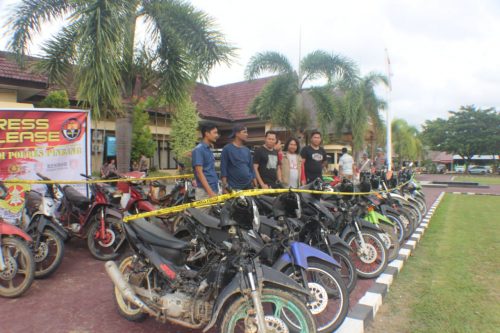 Nomor Mesin Jupiter Z. Polres Pinrang Rilis Daftar 31 Barang Bukti Curanmor – Pijar News