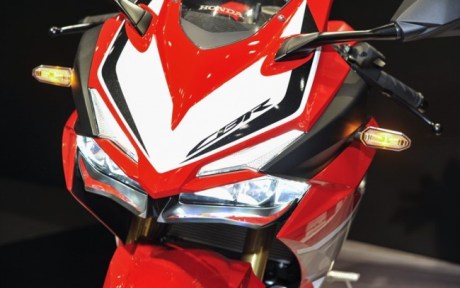 Lampu Hazard Ninja 250 Fi. Ini dia Perbedaan CBR250RR di jepang dan Indonesia, Lampu