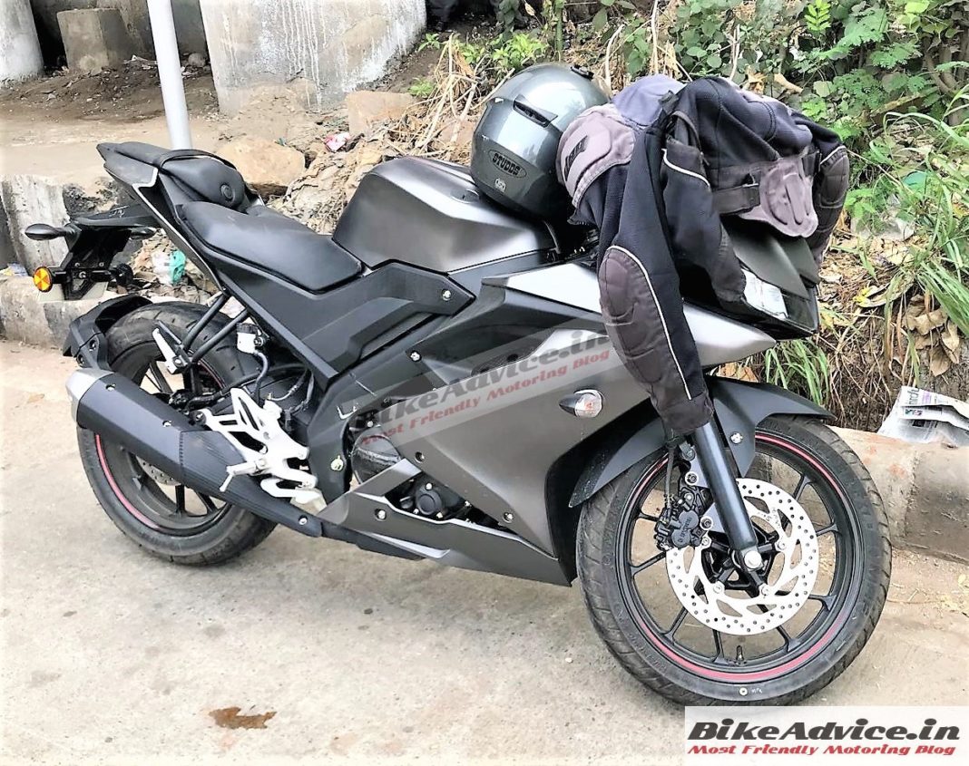 Gambar R15 V3. Gambar jelas Yamaha R15 V3 di india, footpeg masih pipa dan