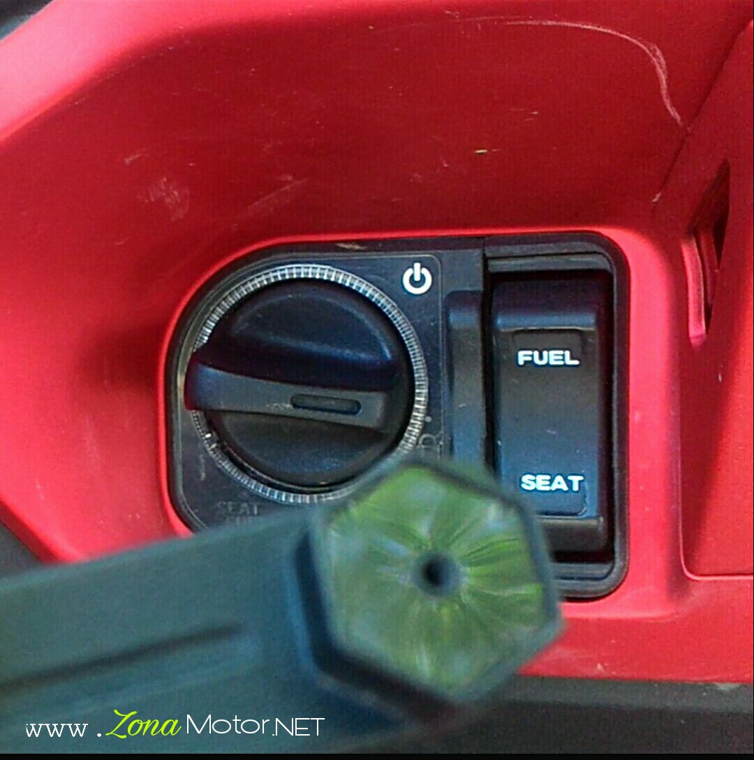 Cara Membuka Jok Pcx. Cara Membuka Jok Honda New PCX150 Dengan Emergency Key