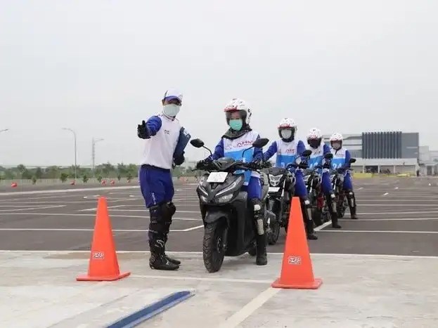 Cara Belajar Keseimbangan Naik Motor. Cara Belajar Keseimbangan Naik Motor Agar Tidak Oleng dan Jatuh