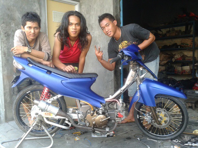 Modifikasi Motor Smash. MODIFIKASI SEPEDA MOTOR : Suzuki Smash Tampil Egois