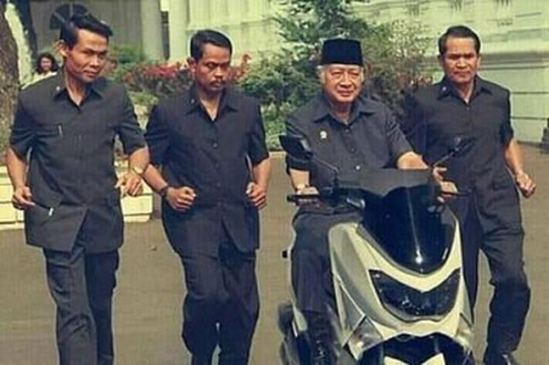 Soeharto Naik Motor. Ternyata Ini Foto Asli Soeharto Naik Nmax - Solopos.com