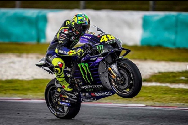 Tanda Tangan Rossi. Valentino Rossi Gabung Petronas Yamaha, Tapi Belum Tanda