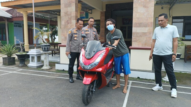 Motor Pcx Merah. Kepergok Curi Motor PCX Merah, Buruh Potong Ayam Ditangkap