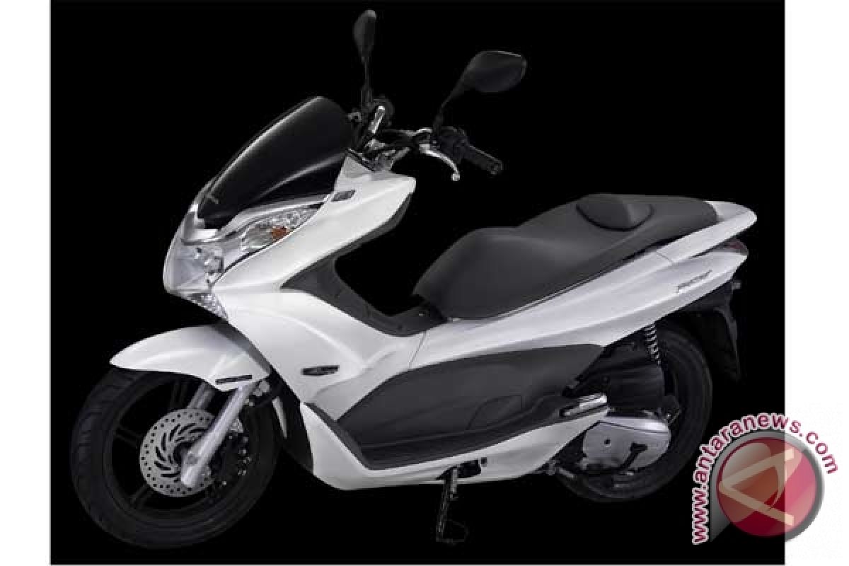 Pcx Warna Hitam. AHM Rilis Honda PCX Warna Putih