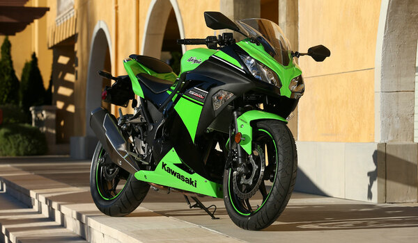 Kelebihan Mesin Ninja 250 Fi. Kelebihan Kawasaki Ninja 300 Dibandingkan 250