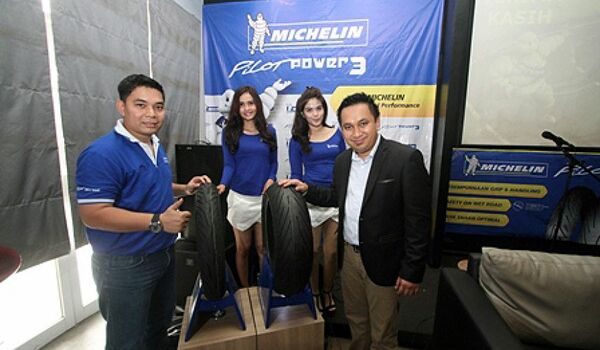 Harga Ban Motor Yamaha R25. Beli Ban Michelin Pilot Power 3 Bisa Dapat Yamaha R25