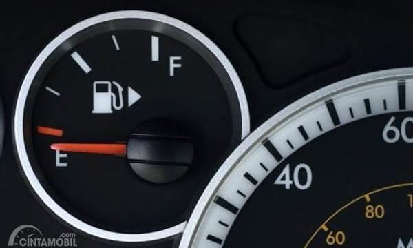 Biaya Perbaikan Indikator Bensin Mobil. Indikator Bensin Ngaco, Mungkin Penyebabnya Ada Disini