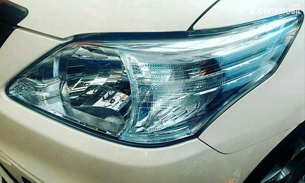 Skotlet Lampu Mobil. Ingin Pasang Stiker Lampu Mobil? Pahami Dulu Jenis-jenisnya