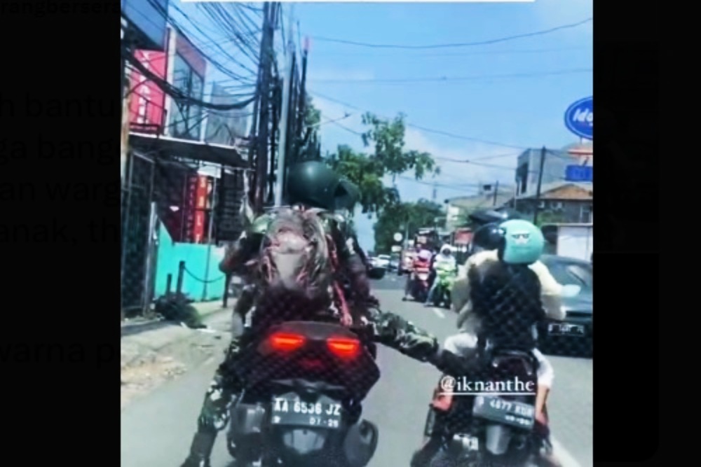 Ibu Ibu Naik Motor. Terungkap! Oknum TNI yang Tendang Pemotor Ibu-Ibu di Bekasi