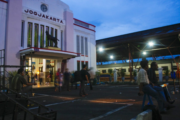 Parkiran Motor Stasiun Tugu. Mulai 1 September, Parkir Stasiun Tugu Pakai Kartu Elektronik