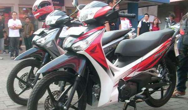 Supra X 125 1 Liter Berapa Km. Honda Supra X 125 Helm In Tembus 1 Liter 83,66 Km : Okezone