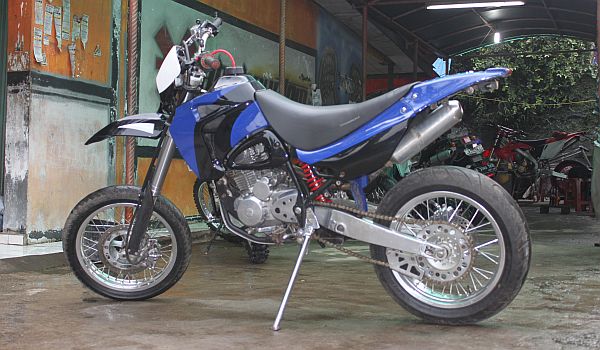 Cara Pasang Swing Arm Klx Di Scorpio. Scorpio Paling Pas Buat Modif Supermoto : Okezone Otomotif