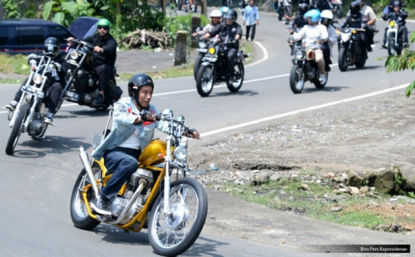 Modifikasi Motor Chopper. Terinspirasi Jokowi Seorang Pria Nekat Modifikasi Motor Chopper