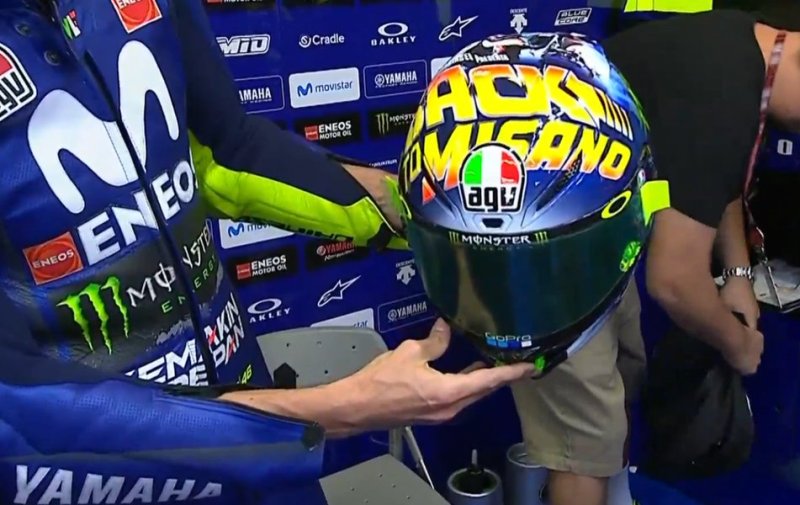 Helm Rossi Misano 2018. Rossi Ungkap Desain Helm Khusus untuk MotoGP San Marino 2018