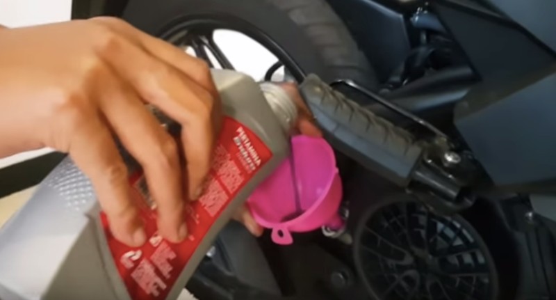 Kunci Untuk Membuka Baut Oli Motor Matic. Ganti Sendiri Oli Gardan Motor Matic : Okezone Otomotif