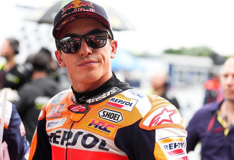 Kacamata Pembalap Motogp. Terungkap! Ini Dia Alasan Kenapa Pembalap MotoGP Suka Pakai