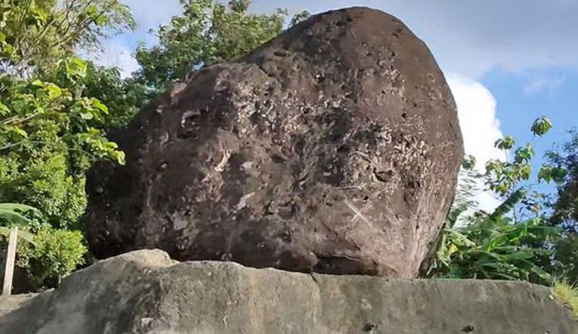 Batu Besar Di Tol Cipali. Misteri Batu Bleneng di Tol Cipali, Konon Dijaga Bangsa Jin hingga