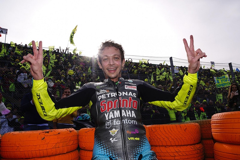 Berita Valentino Rossi. Kisah Valentino Rossi dan 21 Pembalap yang Diminta Mengalah