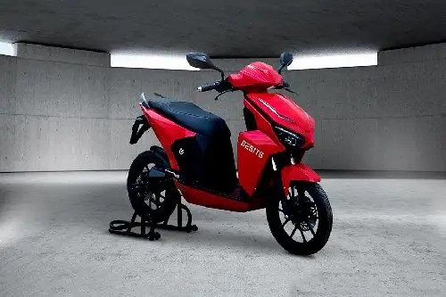 Modifikasi Vario 125 Hitam Merah. Apa saja warna yang tersedia untuk Gesits Electric?