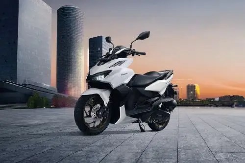 Vario 160 Vs Pcx 160. Honda PCX160 vs Honda Vario 160