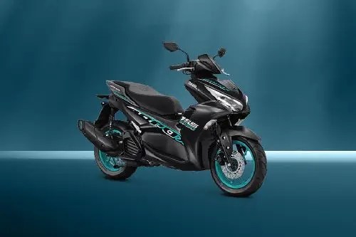 Aerox 125 Vs Vario 125. Perbandingan Honda Vario 125 vs Yamaha Aerox Connected