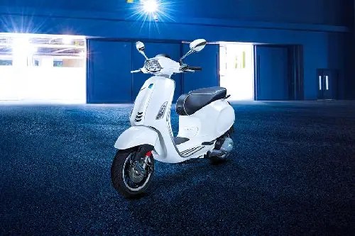 Vespa Matic Sprint Harga. Vespa Sprint 2024 Harga OTR, Promo April, Spesifikasi & Review