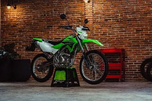 Harga Klx 150 Terbaru 2021. Kawasaki KLX 150 2023 Harga OTR, Promo November, Spesifikasi
