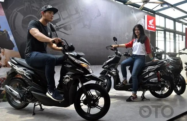 Motor Beat Harga 15 Jutaan. Honda BeAT Street Meluncur Tanpa ISS, Harga Rp 15 Jutaan