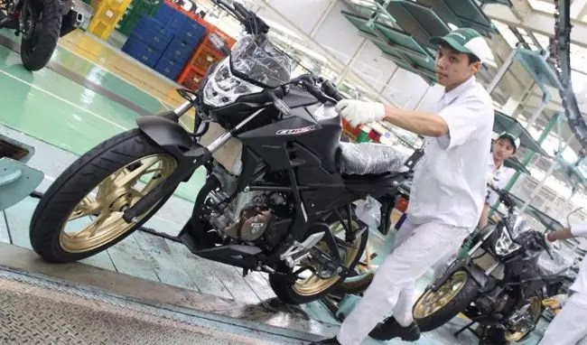 Vario Merah Velg Gold. Tiru Vario 150, CB150R Streetfire Juga Pakai Velg Emas