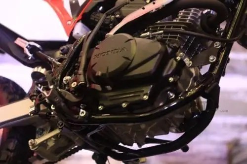 Mesin Motor Crf. Ini Bedanya Mesin Honda CRF150L dengan CB150 Verza
