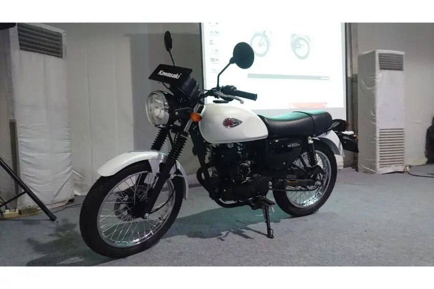 Kapasitas Tangki W175. Spesifikasi Lengkap Motor Retro, Kawasaki W175
