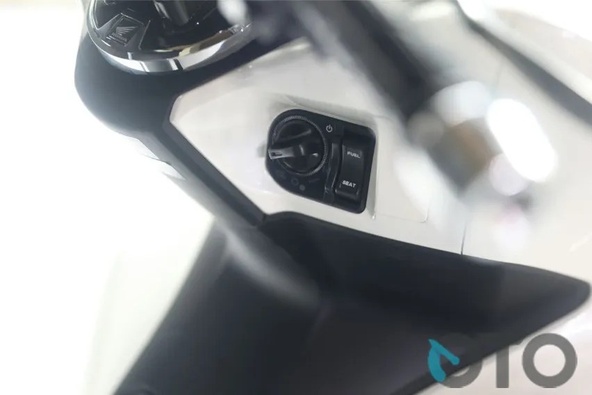 Cara Mengaktifkan Alarm Honda Pcx. Kenali Smart Key System Honda PCX, Punya 6 Fungsi