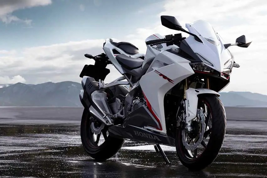 Tinggi Jok Cbr250rr. Komparasi Yamaha New YZF-R25 dengan Honda CBR250RR