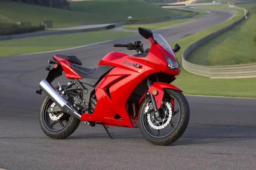 Harga Ninja 250 Karbu Second. Kawasaki Ninja 250R Bekas Mulai Rp 20 jutaan, Opsi Sport Fairing