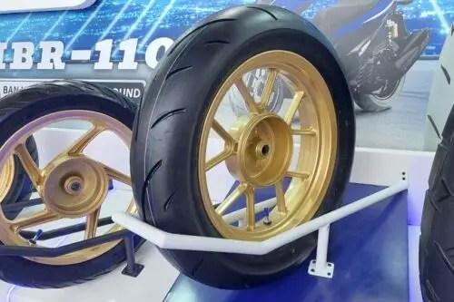 Rekomendasi Ban Aerox. IRC Punya Ban Baru Buat Yamaha Aerox, Tipenya Soft Compound