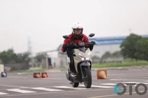 Membuat Charger Di Motor. First Ride All New Honda Beat Street: Ubahan Bikin Pengendalian