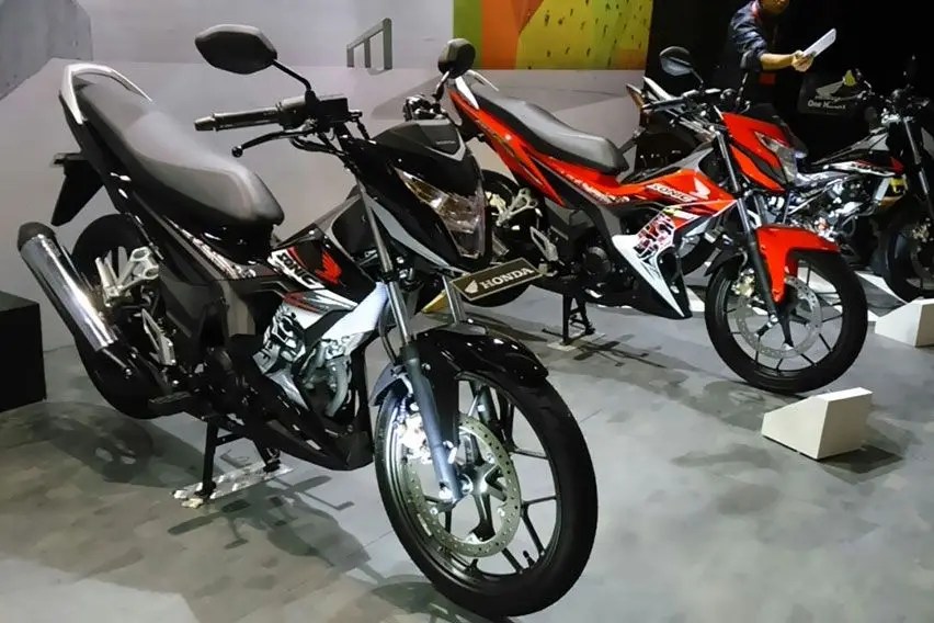 Satria Fu Vs Mx King. KOMPARASI: Suzuki Satria F150 VS Honda Sonic 150R VS