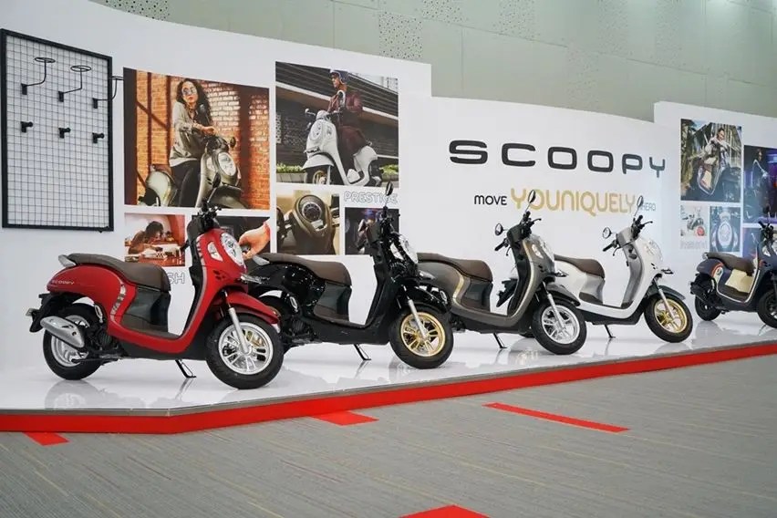 Perbedaan Scoopy 2020 Dan 2021. Ini Perbedaan Honda All New Scoopy dengan Generasi Lama