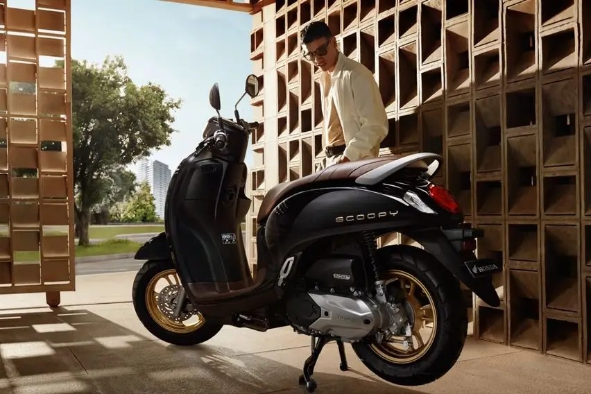 Perbedaan Honda Genio Dan Scoopy. Mencari Persamaan dan Perbedaan Honda Scoopy, Genio dan Beat