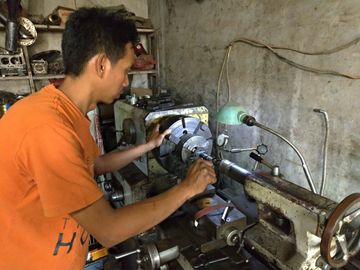 Cara Membuat Motor 2 Silinder. Canggih, Bengkel Ini Bisa Bikin Motor Satu Silinder Jadi Dua, Segini